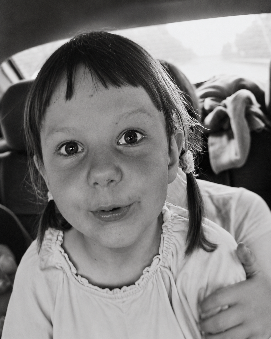 A black-and-white childhood portrait of Urtė